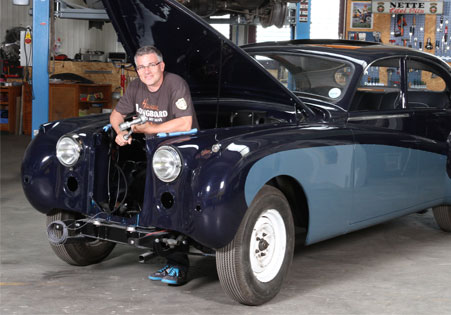 Big Cats Registrar am Werk Big Cats Registrar Peter Schuster im Jaguar MK VIII